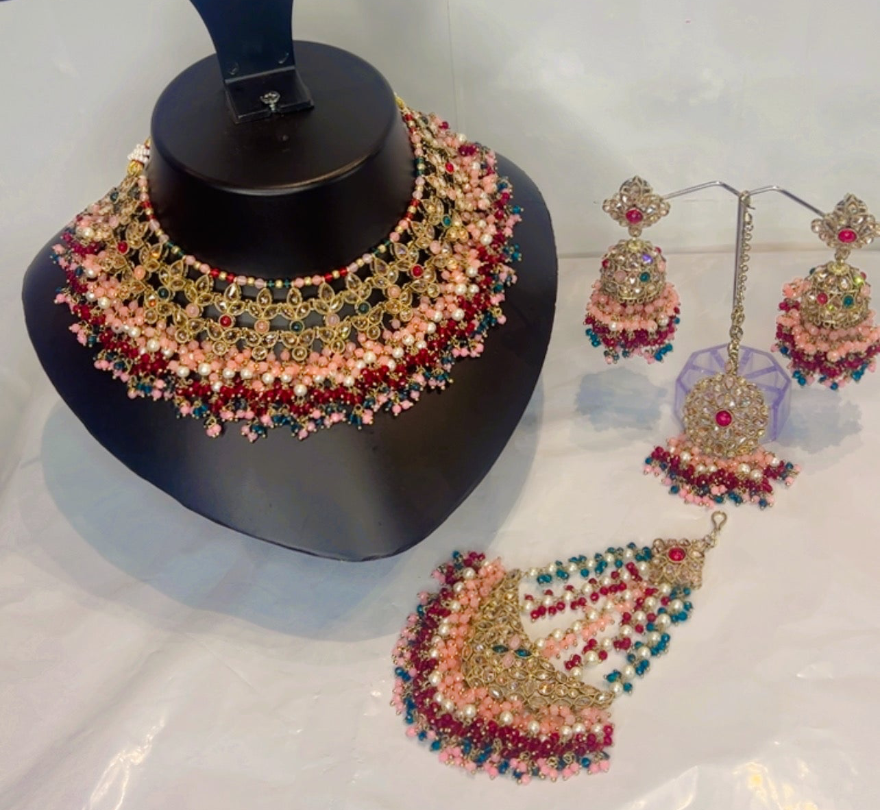 Beautiful necklace set