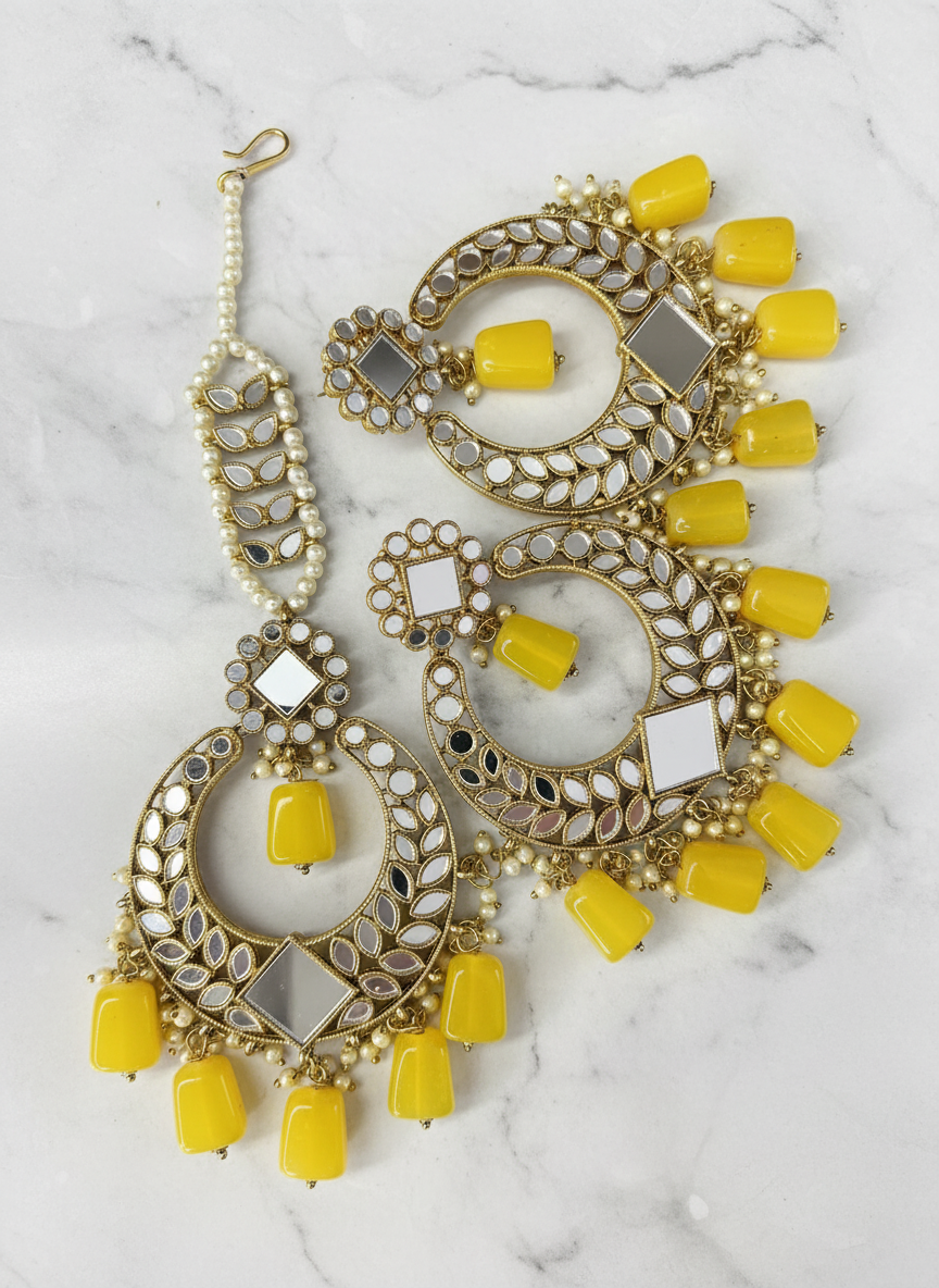 Obersized earings with tikka