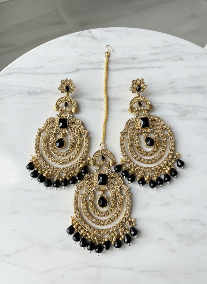 Obersized earings with tikka