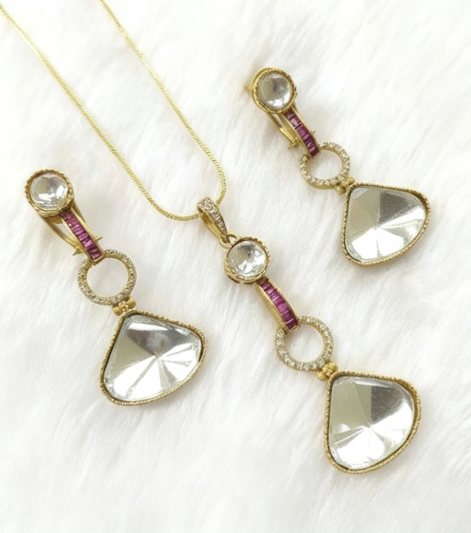 Beautiful uncut Kunden pendent set